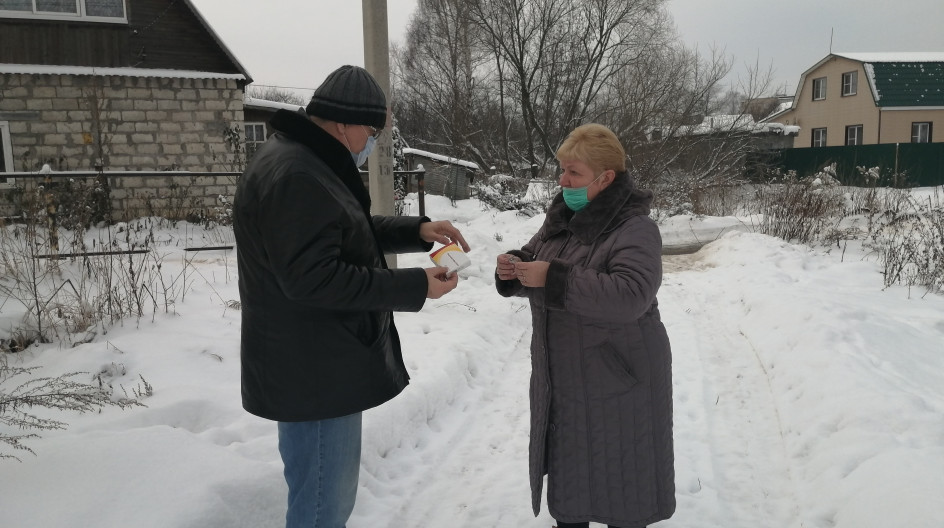 КАШИРА. Андрей Голубев продолжает волонтерскую работу - сегодня приобрел за свой счет и доставил лекарства для инвалида