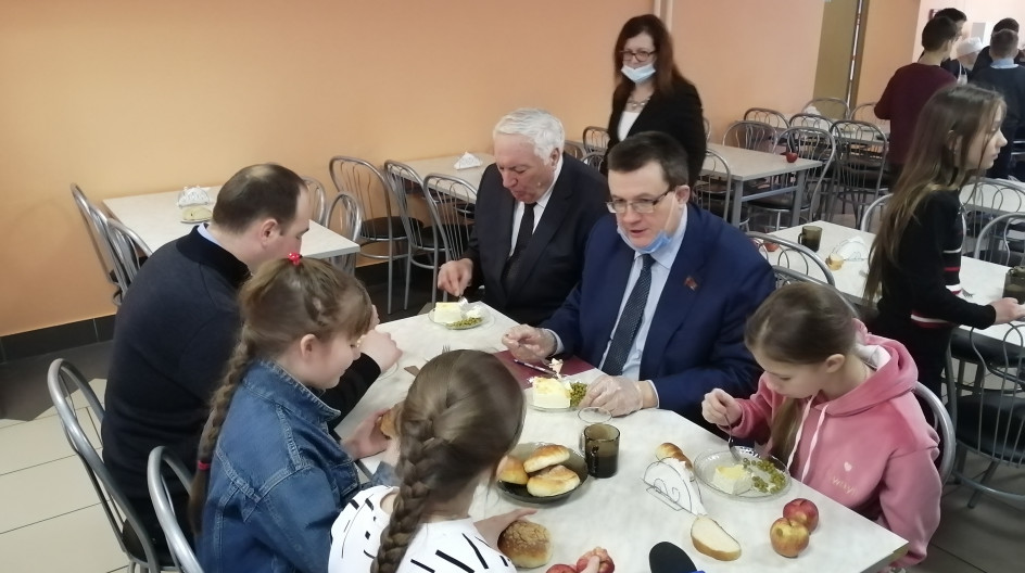 СТУПИНО. Андрей Голубев провёл мониторинг горячего питания школьников в школе №9