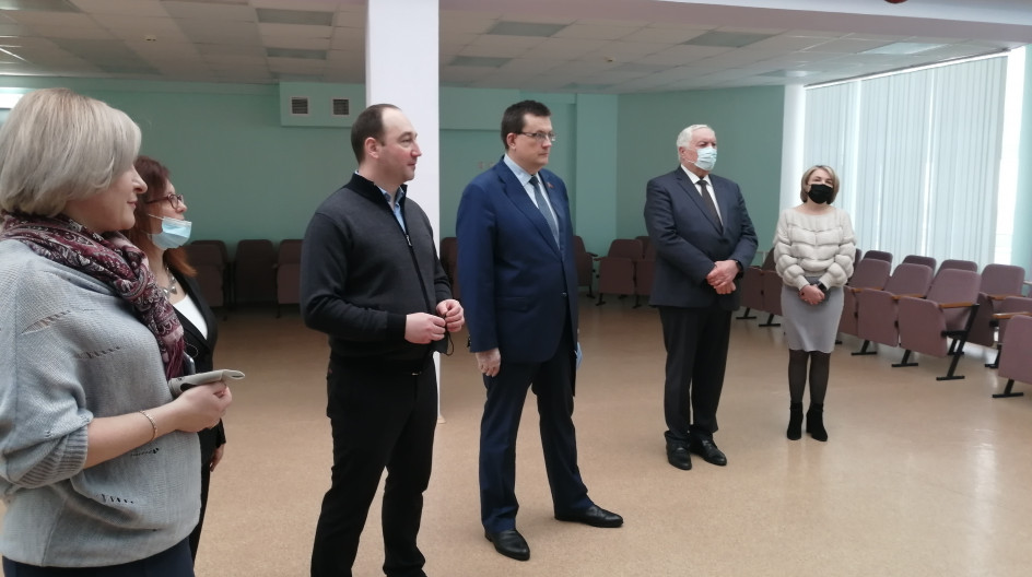 СТУПИНО. Андрей Голубев отчитался о своей работе в 2020 году перед коллективом школы №9 