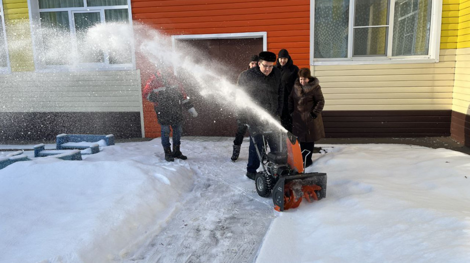 КАШИРА. Исполнил ещё один наказ земляков-помог обустроить спортивное ядро и купить снегоуборочную машину для  в детского садика №7