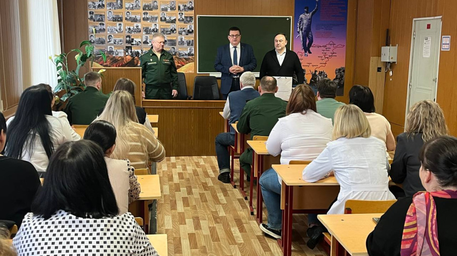 СТУПИНО. Поздравил работников Ступинского военного комиссариата во главе Юрием Эдуардовичем Былем с профессиональным праздником.