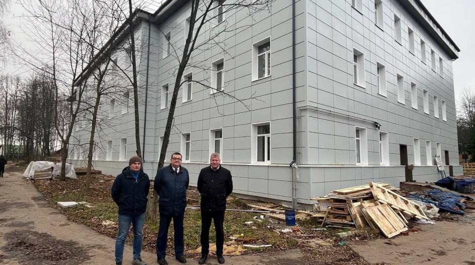 МИХНЕВО. По поручению фракции Единая Россия в Мособлдуме приступил к мониторингу хода исполнения программ капитального ремонта учреждений здравоохранения.