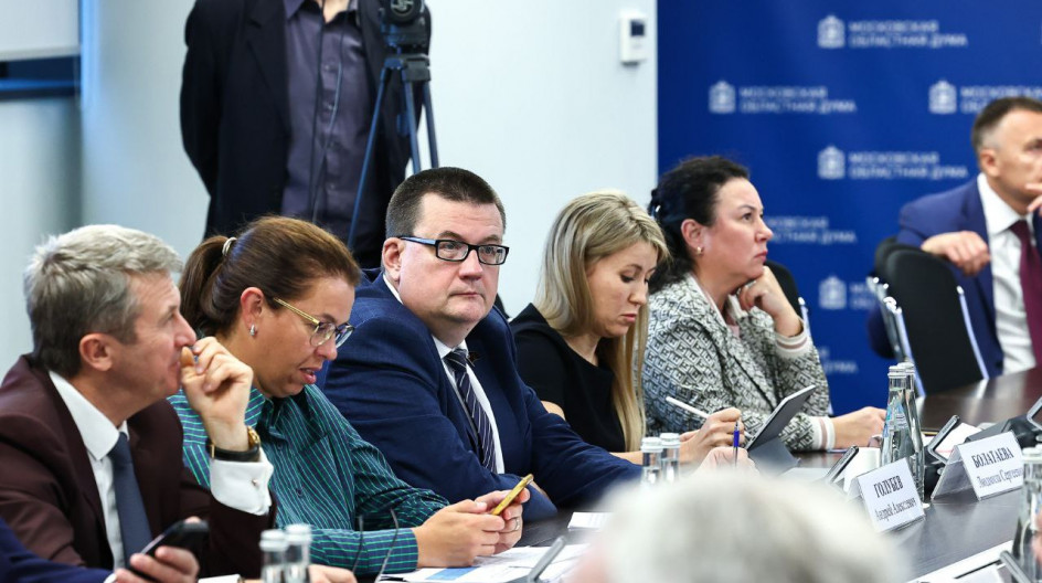 Принял участие в публичных слушаниях, в ходе которых рассмотрен проект бюджета Территориального фонда обязательного медицинского страхования региона на 2024 год  и на плановый период 2025-2026 годов.