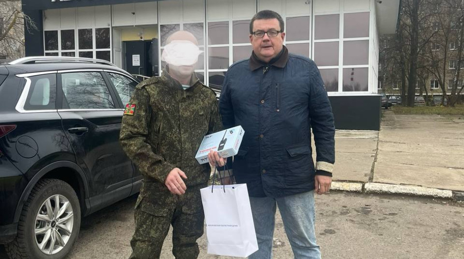 ОЖЕРЕЛЬЕ. Встретился с нашим защитником прибывшим в плановый отпуск из зоны проведения СВО и супругами наших земляков, защищающих Отечество. 