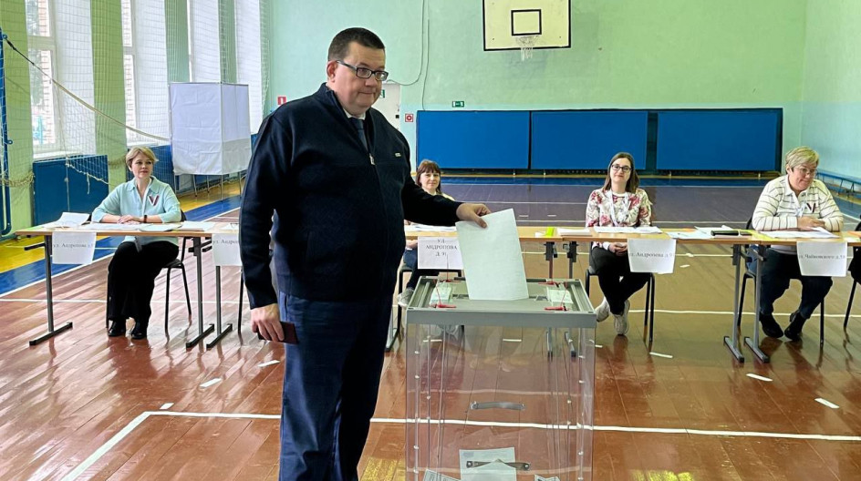 СТУПИНО. Проголосовал на выборах Президента Российской Федерации на избирательном участке №3049 в городе Ступино.