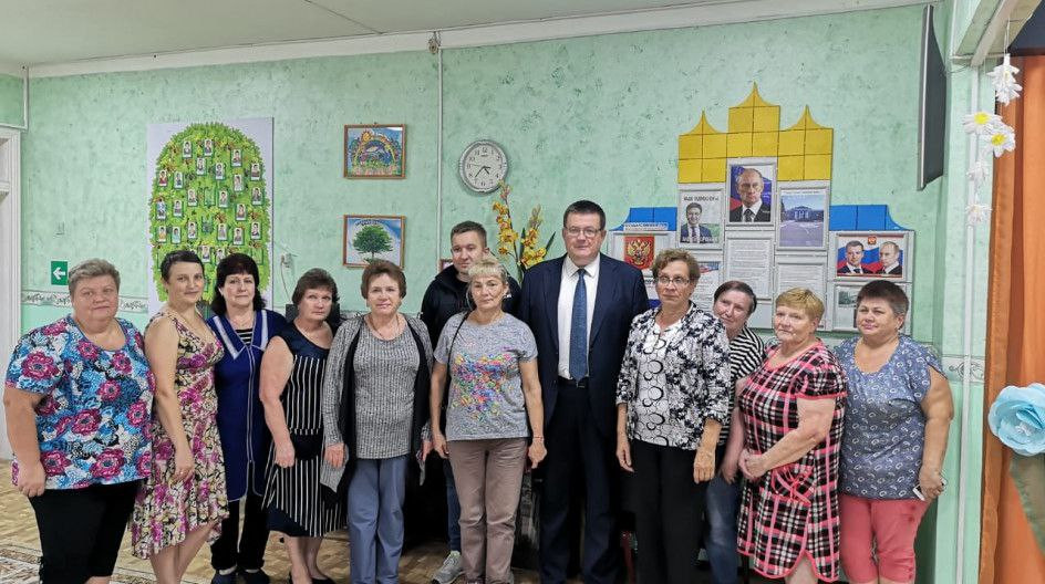 УСАДЫ. Андрей Голубев встретился с коллективом сельского детского сада Депутат Мособлдумы Андрей Голубев (фракция Единая Россия), встретился с коллективом  детского сада села Усады городского округа Ступино.