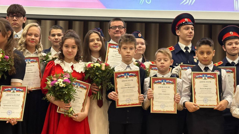 КАШИРА. Принял участие в церемонии вручения дипломов стипендиатам премии главы и лауреатам Московского международного форума «Одаренные дети», проявившим особые успехи в учении, искусстве и спорте.