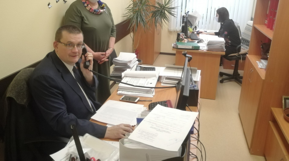ОЗЁРЫ. Андрей Голубев продолжает работать в волонтерском колл-центре