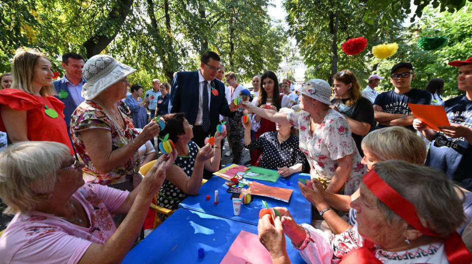 КОЛОМНА. Председатель Комитета по социальной политике и здравоохранению МособлДумы Андрей Голубев провел выездное мероприятие в Городском округе Коломна, посвященное теме развития и популяризации активного долголетия в Подмосковье.