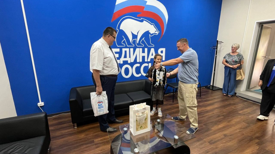 СТУПИНО. Принял участие в традиционной партийной акции "Единой России" "Собери ребенка в школу"