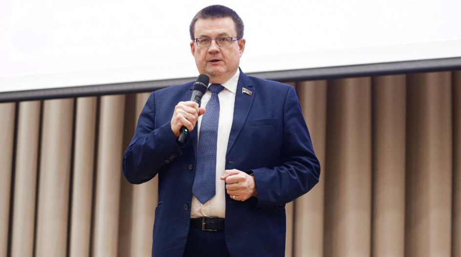 КАШИРА. Поздравил юных каширян, лауреатов премии главы за особые достижения в области учебы, культуры и спорта