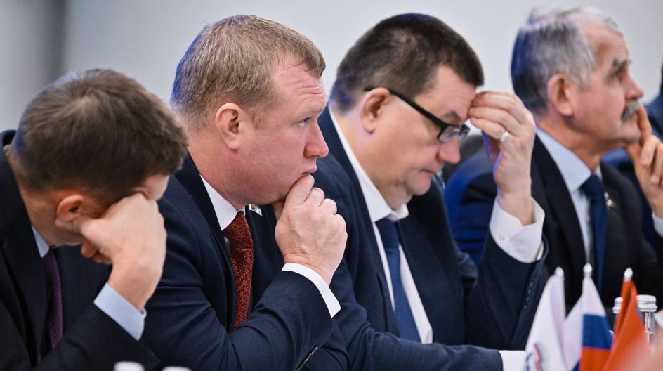 Принял участие в первом в этом году заседании фракции «Единая Россия» в Мособлдуме. Подведи итоги работы в новогодний период и обсудили планы на новый 2025-й год.