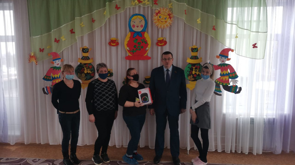 КОКИНО. Андрей Голубев продолжает помогать сельскому детскому садику