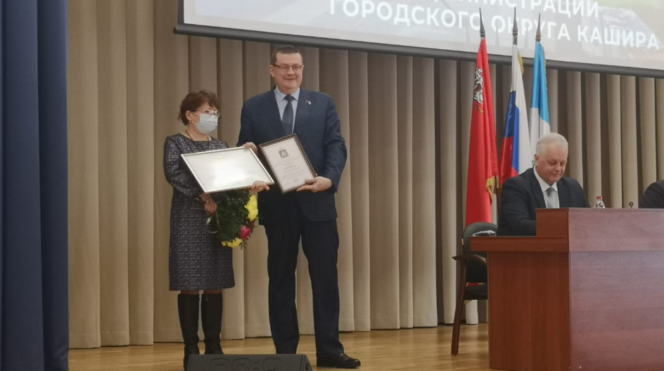 КАШИРА. Андрей Голубев выступил на оперативном совещании администрации по вопросу вакцинации и вручил награды Мособлдумы 