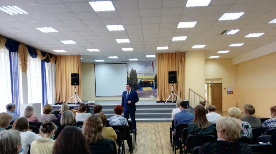 СТУПИНО. Депутат Мособлдумы Андрей Голубев провёл встречу с коллективом школы №5