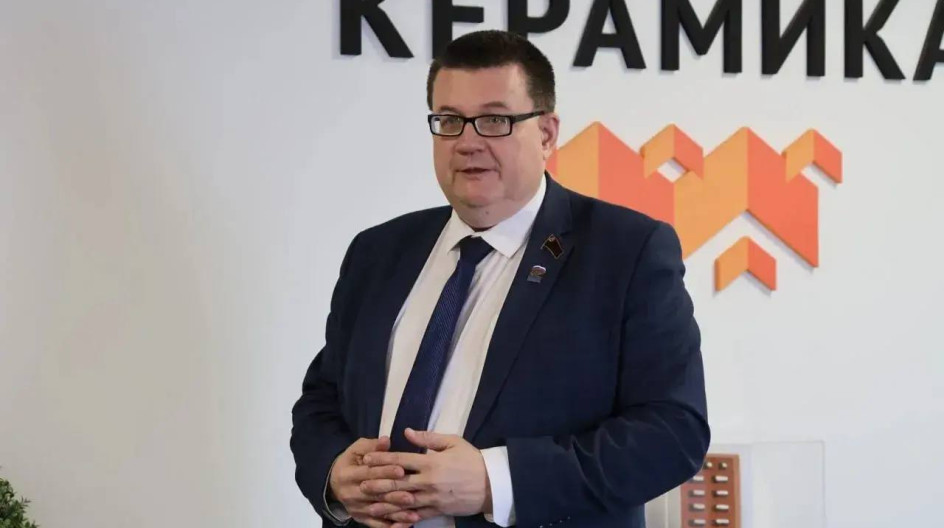 МИХНЕВО. Андрей Голубев встретился с трудовым коллективом «Михневской керамики»