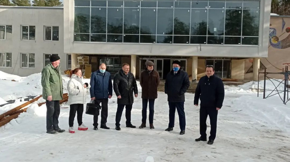 Протвино. В рамках исполнения  государственных программ строительства и реконструкции социально значимых объектов Андрей Голубев ознакомился с итогами первого этапа реконструкции Культурно-Досугового Центра "Протон".