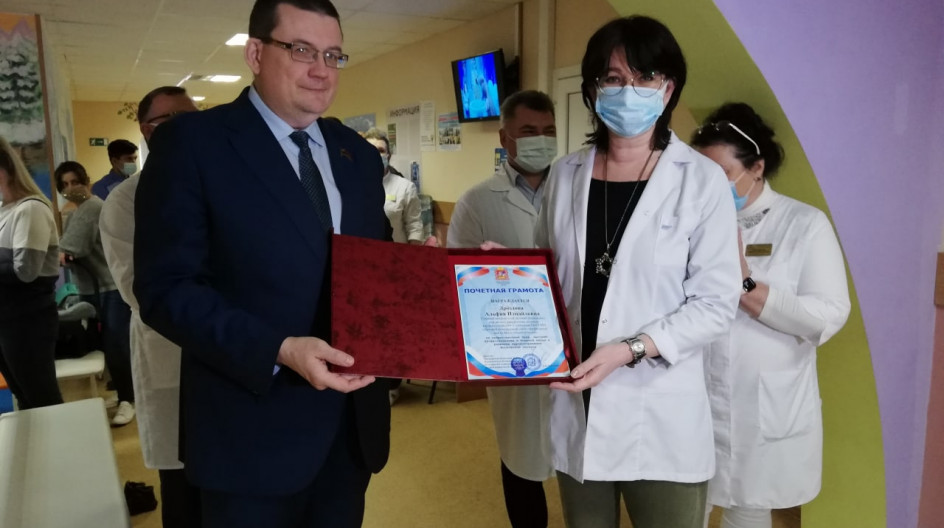ОЗЁРЫ. Доктор для каждого. Депутат Мособлдумы Андрей Голубев привёз «Десант детских врачей» в Озёры
