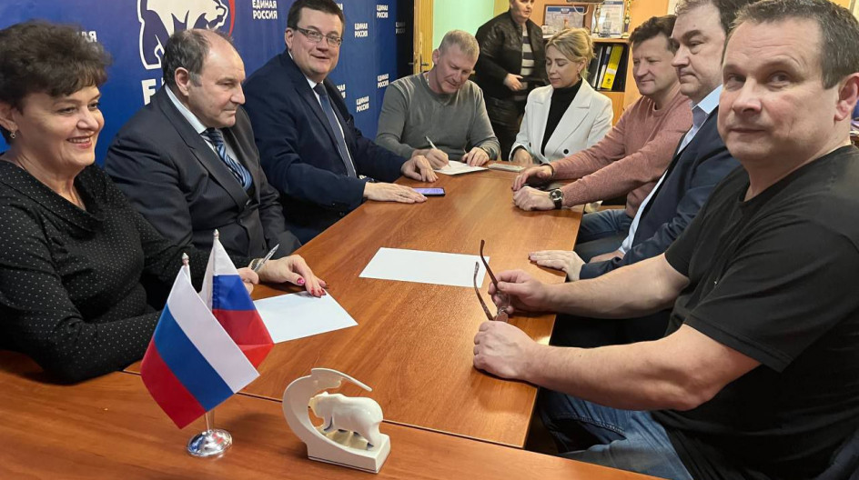 ПРОТВИНО. Вместе с коллегами - местными депутатами, провели первое в этом году заседании фракции партии Единая Россия в Общественной приемной
