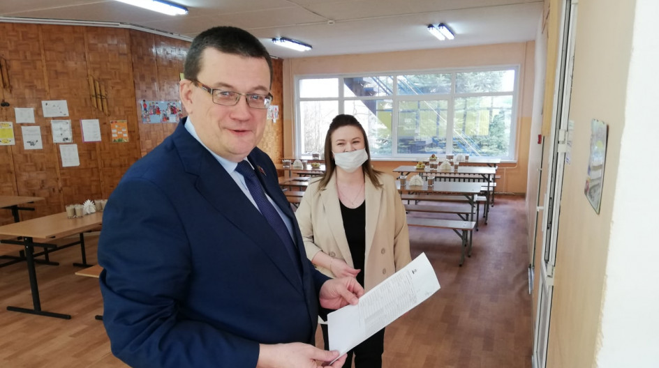 ДУБНЁВО. Чистота и качество - в приоритете. Андрей Голубев проверил организацию питания школьников в Дубнёвской школе