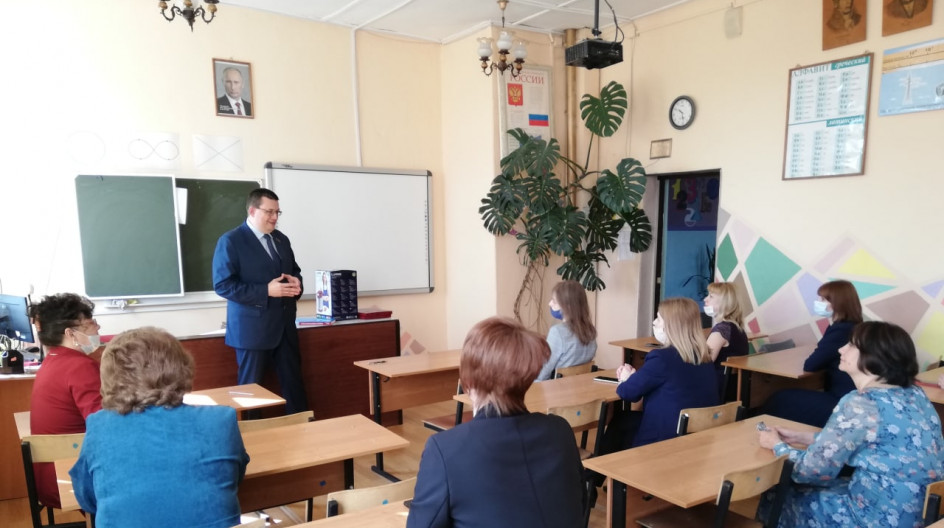 МАЛИНО. Отремонтировать и заменить полы в спортзале Малиновской основной общеобразовательной школы помог Андрей Голубев