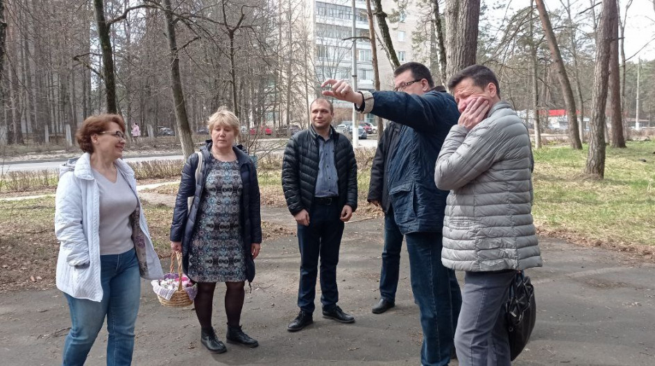 ПРОТВИНО. В рамках поручения фракции депутат Мособлдумы от фракции "Единая Россия" Андрей Голубев проверил мониторинг выполнения программы развития  комфортной городской среды, в рамках которого посетил место установки современной губернаторской