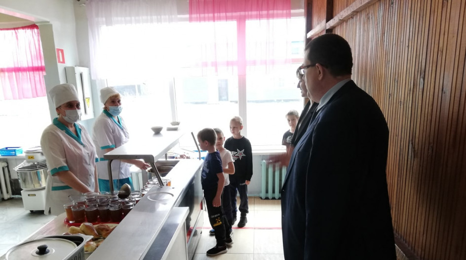 МАЛИНО. Претензий по качеству питания не выявлено. Андрей Голубев провёл мониторинг питания в школах Малино