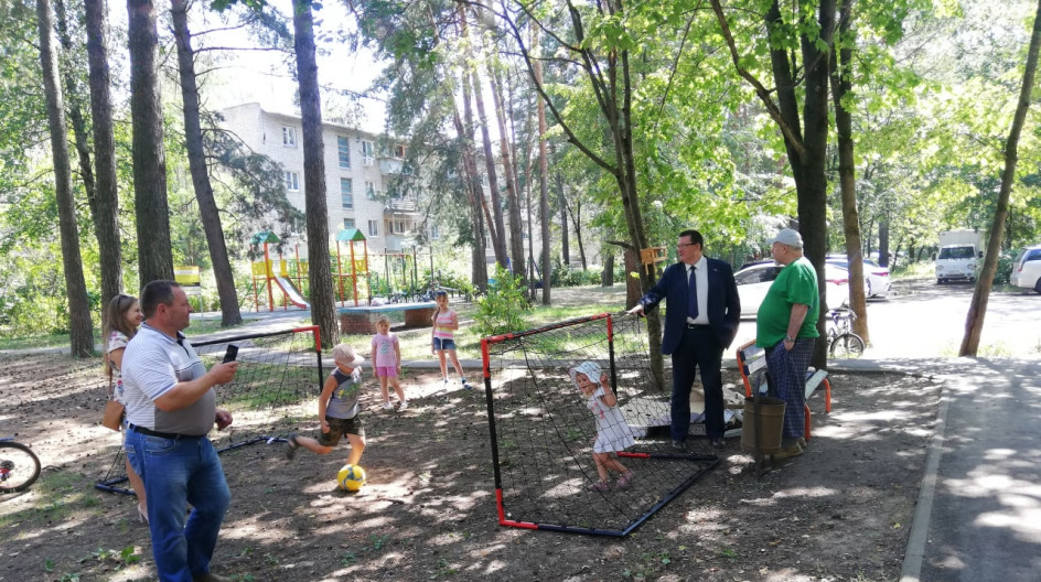 ПРОТВИНО. Исполнен наказ по оборудованию двора на ул. Московская, 14 в Протвино спортивными элементами