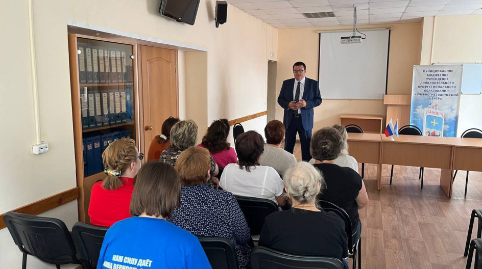 КАШИРА. Продолжил цикл рабочих встреч общением с коллективом Каширского учебно-методического центра.