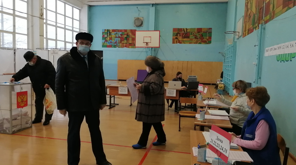 ОЗЁРЫ+КОЛОМНА. Андрей Голубев посетил избирательные участки и сообщил о высоком уровне организации выборов