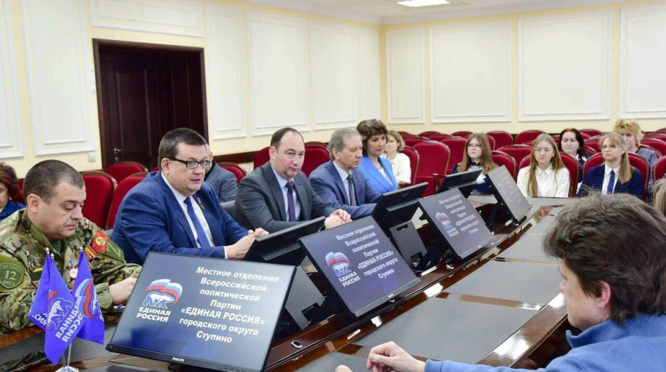 СТУПИНО. Поздравили с профессиональным праздником - Днём российской печати ступинских журналистов, представителей школьных и молодежных медиацентров