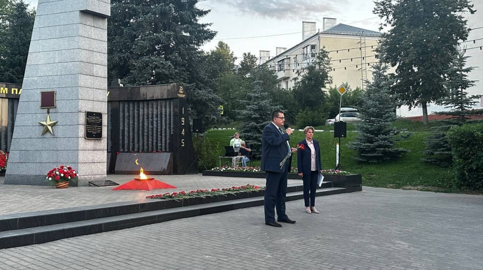КАШИРА. Принял участие во Всероссийской акции ко Дню памяти и скорби «Свеча Памяти - Огненные картины войны» На Аллее Славы в Каширы-2