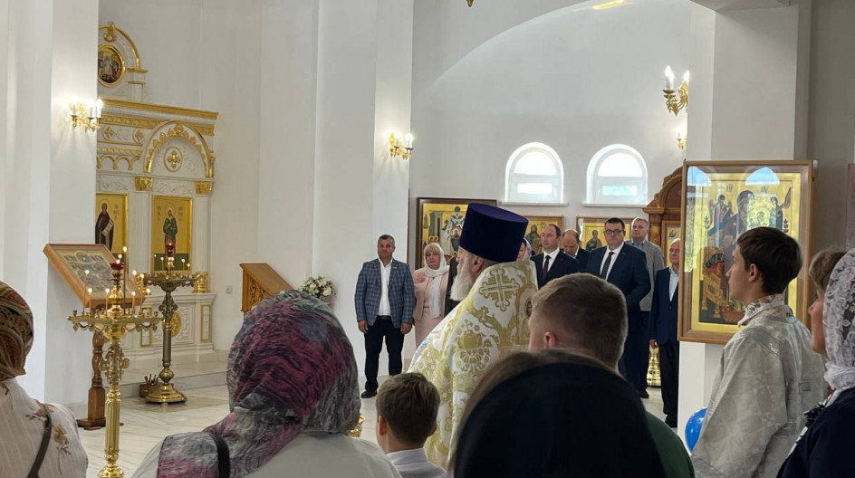 СТУПИНО. Вместе с главой городского округа, секретарем местного отделения партии Единая Россия Сергеем Мужальских помолились о процветании города и ступинцев.