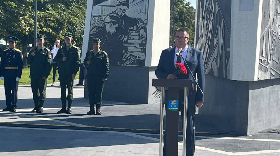 СТУПИНО. Принял участие в митинге у стелы Ступино-город трудовой доблести.