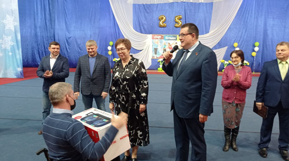 ПРОТВИНО. Андрей Голубев приветствовал участников танцевального фестиваля и продолжает помогать детскому спорту
