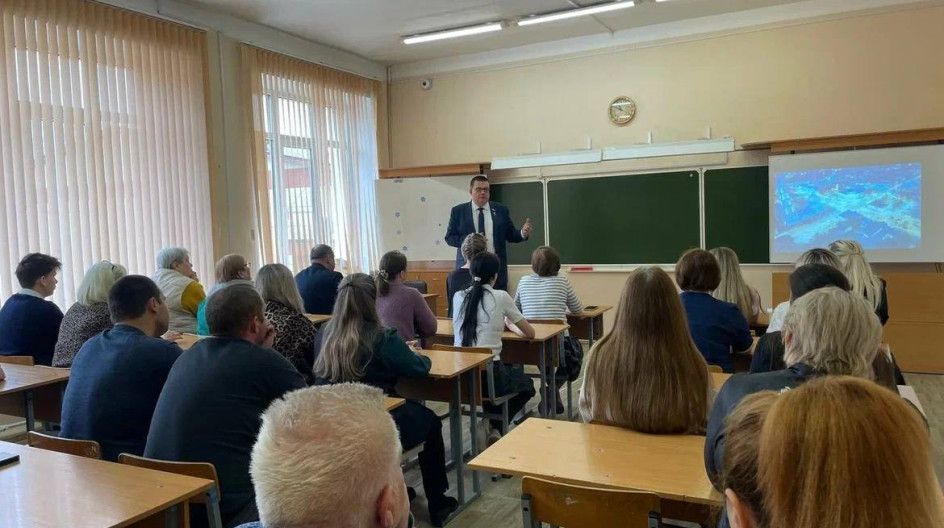ОЖЕРЕЛЬЕ. В школе-интернате микрорайона Ожерелье встретился с коллективом и жителями городского округа Кашира