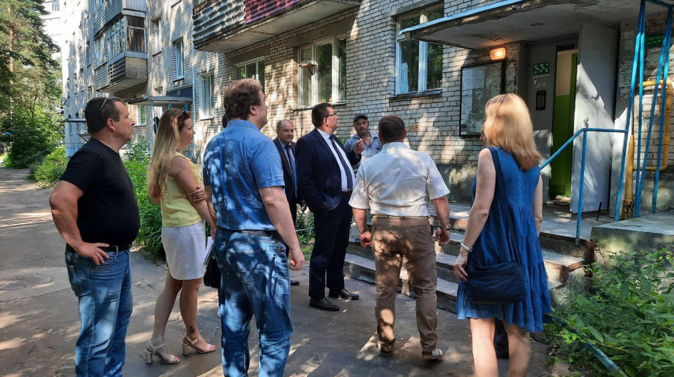ПРОТВИНО. Андрей Голубев проверил ход выполнения программы ремонта подъездов .