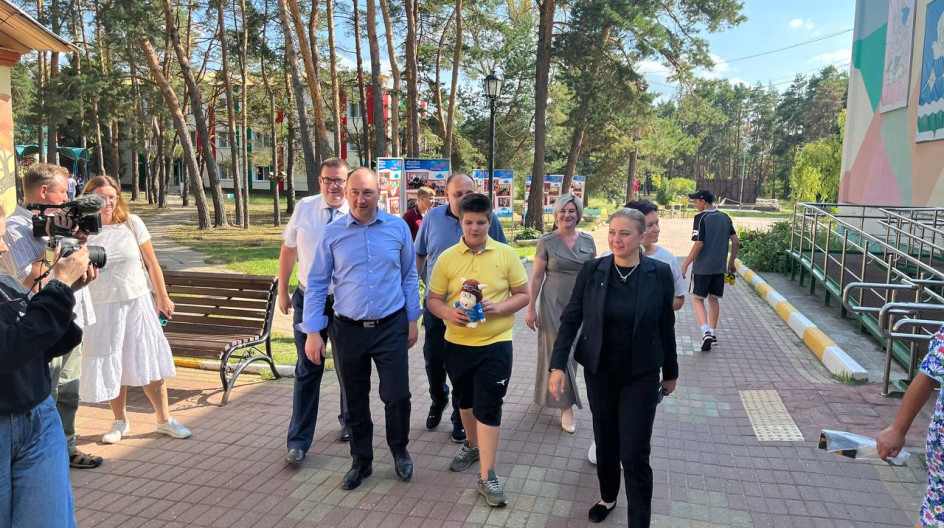 СТУПИНО. Посетил ПВР с эвакуированными жителями Курской области. Передал гуманитарную помощь.