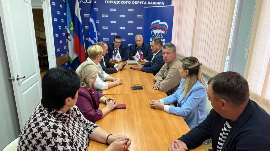 КАШИРА. Принял участие в заседании фракции партии Единая Россия в местном Совете депутатов.