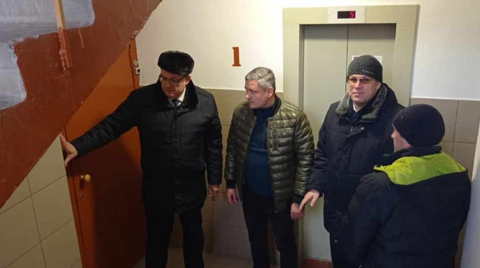 ПУЩИНО. В рамках поручения фракции"Единая Россия" Андрей Голубев  продолжает мониторинг исполнения программы ремонта подъездов "Мой подъезд". 