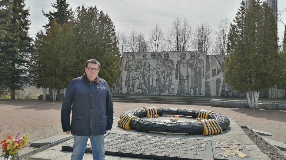 ЗЕНДИКОВО -НОВОСЕЛКИ- ОЖЕРЕЛЬЕ -ПРОТВИНО. Андрей Голубев проверил состояние памятников защитникам Отечества и принял участие в их благоустройстве