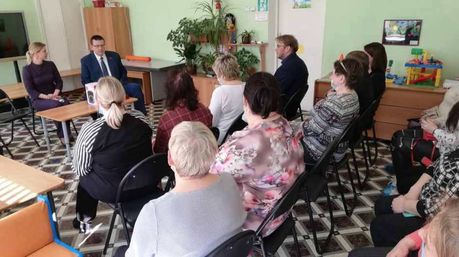 РАЙСЕМЁНОВСКОЕ. Депутат Мособлдумы Андрей Голубев провёл встречу с коллективом детского сада в д. Райсеменовское