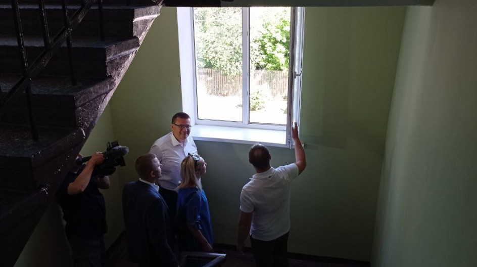 СТУПИНО. Андрей Голубев проверил ход выполнения программы ремонта подъездов. 