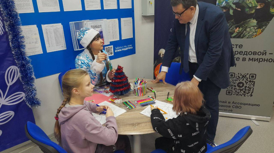 СЕРЕБРЯНЫЕ ПРУДЫ. С радостью принял участие в открытии мастерской зимнего волшебника