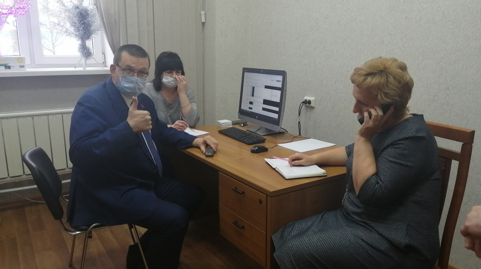 СТУПИНО. Андрей Голубев продолжает дежурить в волонтерском колл-центре