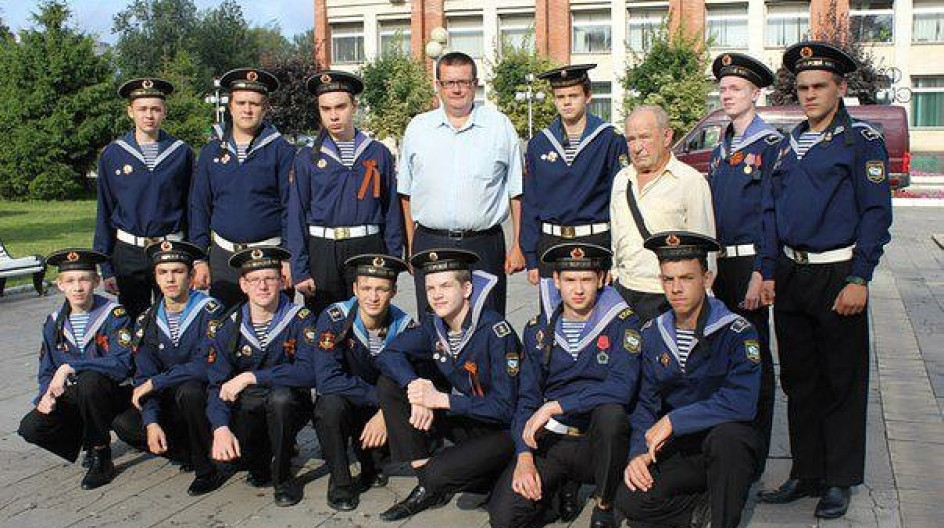 СТУПИНО. Андрей Голубев помог юным морякам военно-патриотического клуба "Морской волк" провести практические занятия на подводной лодке