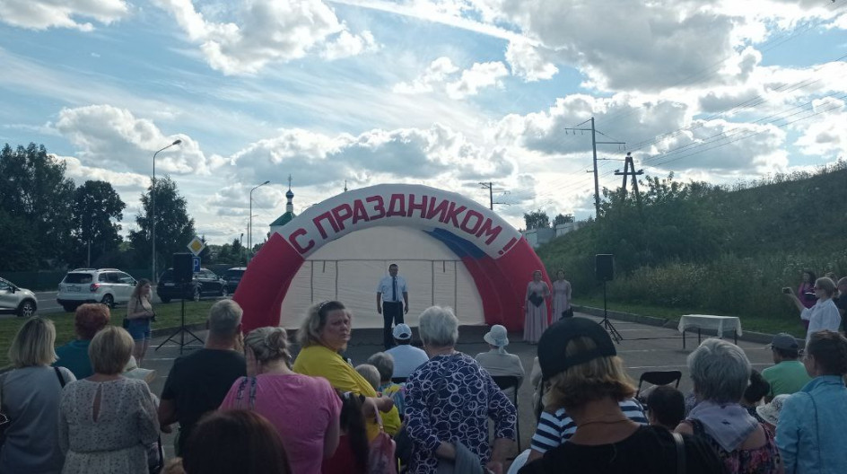 НОВОЕ СТУПИНО. Андрей Голубев поздравил микрорайон с днём рождения и провёл встречи с жителями