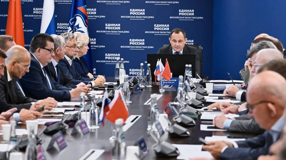 Принял участие в заседании фракции партии Единая Россия в Мособлдуме.
