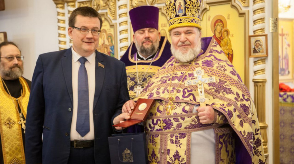 КАШИРА. Андрей Голубев поздравил настоятеля храма Петра и Февронии г.Кашира-2 протоиерея Виталия Коценко с 30-летием пресвитерской хиротонии.
